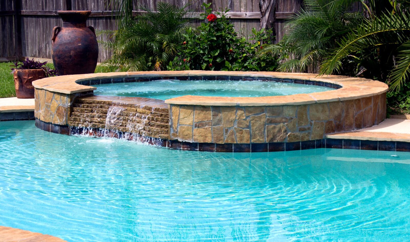 Custom Swimming Pools Built in Fulshear Texas