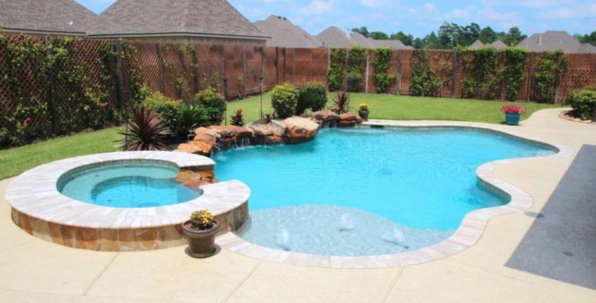 Pool with Spa in Lumberton, TX