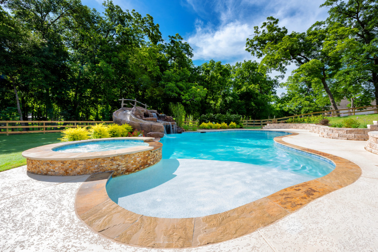 How to Hide Your Pool’s Pump and Filter System in Your