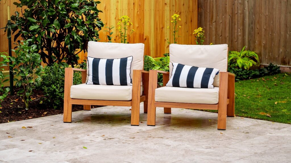 poolside seating